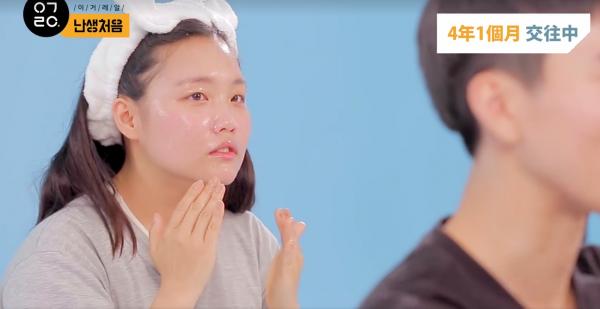 情侶出遊時10個老夫老妻舉動 中6個以上證明你們「打風都打唔甩」！